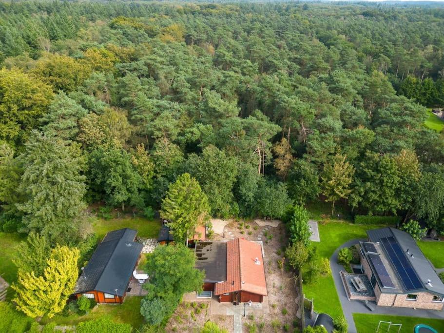 Spacious Wooden Cottage With Infra-Red Sauna At Veluwe Putten Esterno foto