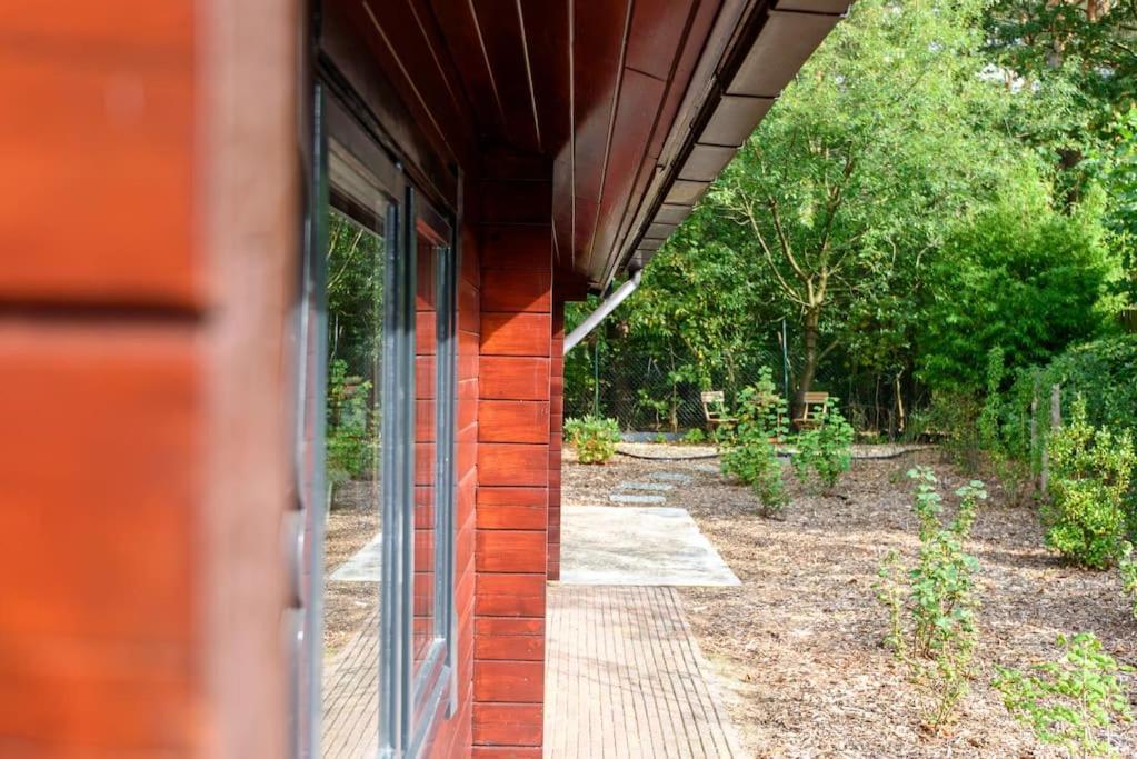 Spacious Wooden Cottage With Infra-Red Sauna At Veluwe Putten Esterno foto