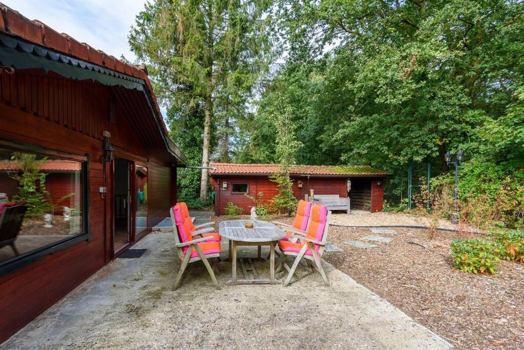 Spacious Wooden Cottage With Infra-Red Sauna At Veluwe Putten Esterno foto