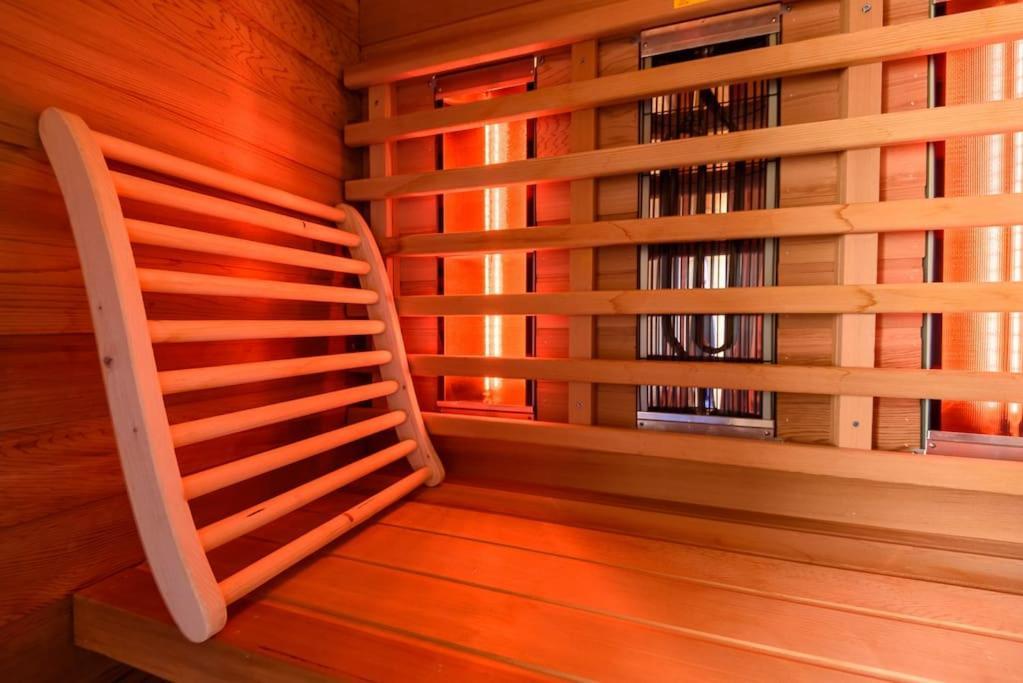 Spacious Wooden Cottage With Infra-Red Sauna At Veluwe Putten Esterno foto