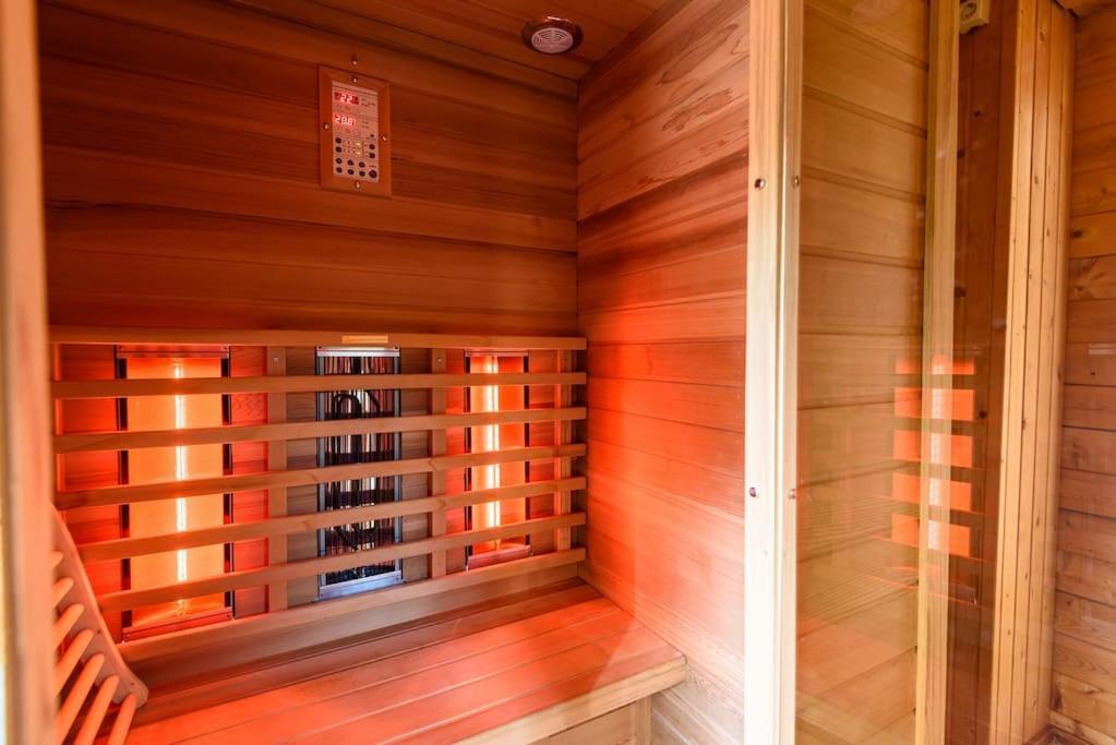 Spacious Wooden Cottage With Infra-Red Sauna At Veluwe Putten Esterno foto