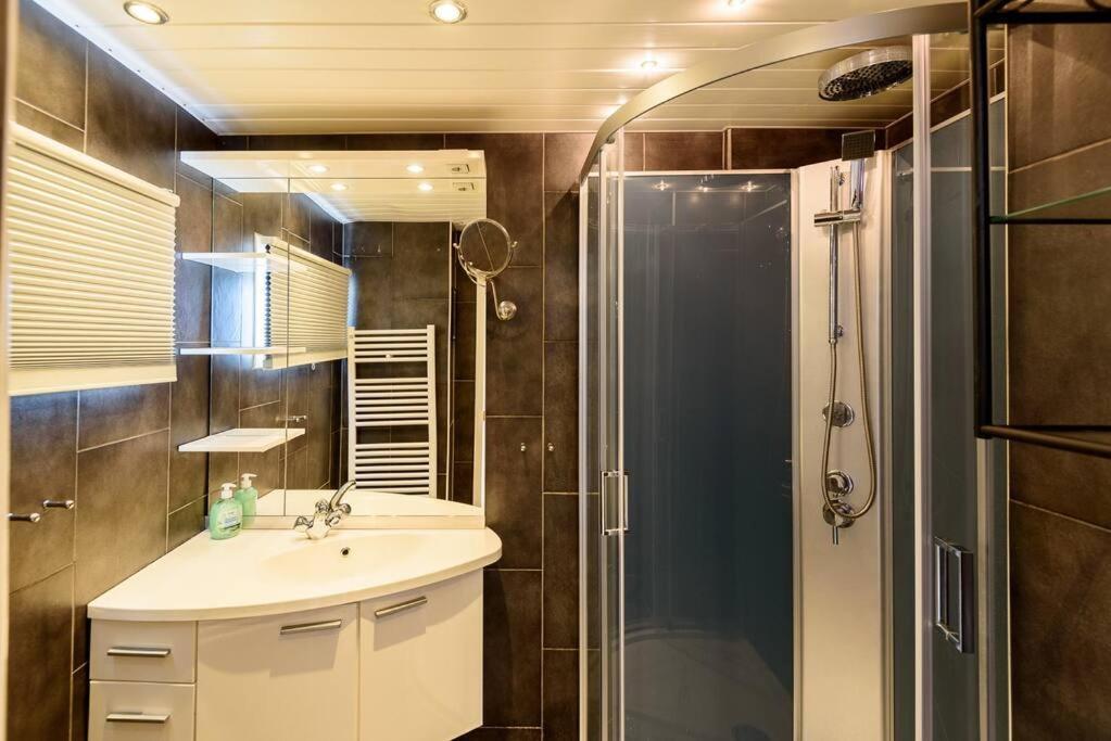 Spacious Wooden Cottage With Infra-Red Sauna At Veluwe Putten Esterno foto