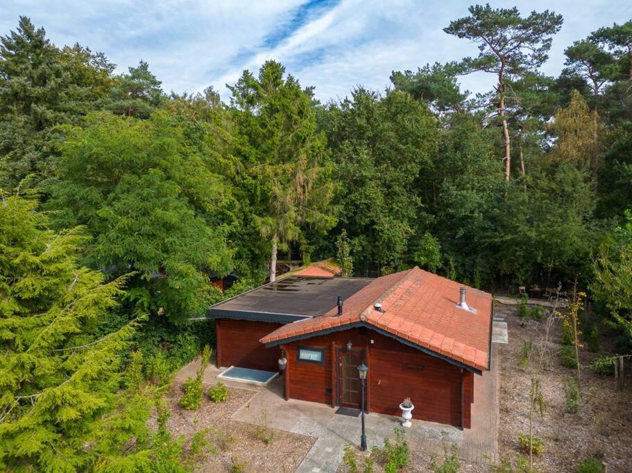 Spacious Wooden Cottage With Infra-Red Sauna At Veluwe Putten Esterno foto